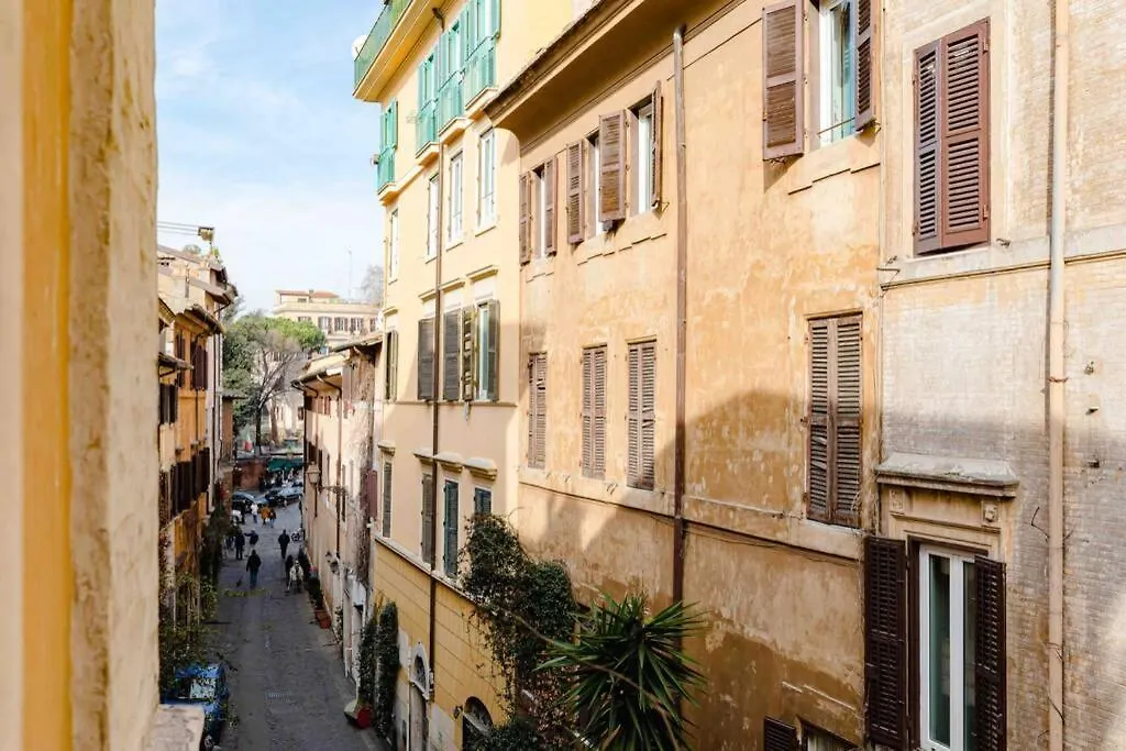 Elegant Trilussa Apartment Rome Italy