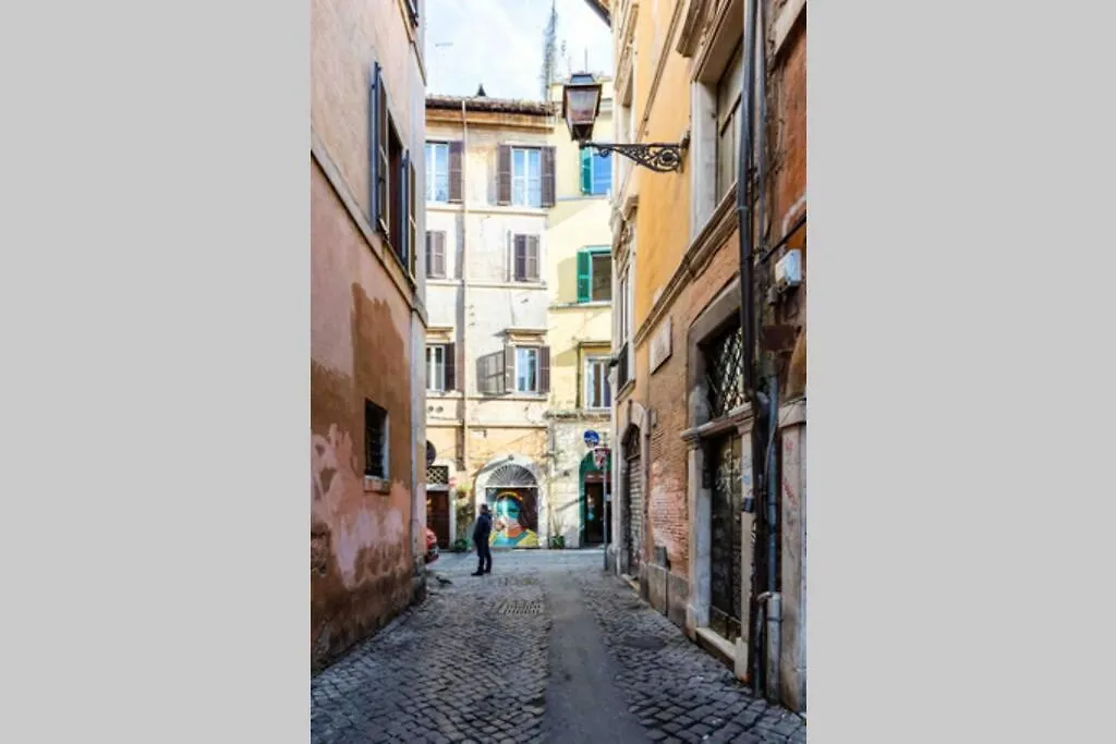 Elegant Trilussa Apartment Rome