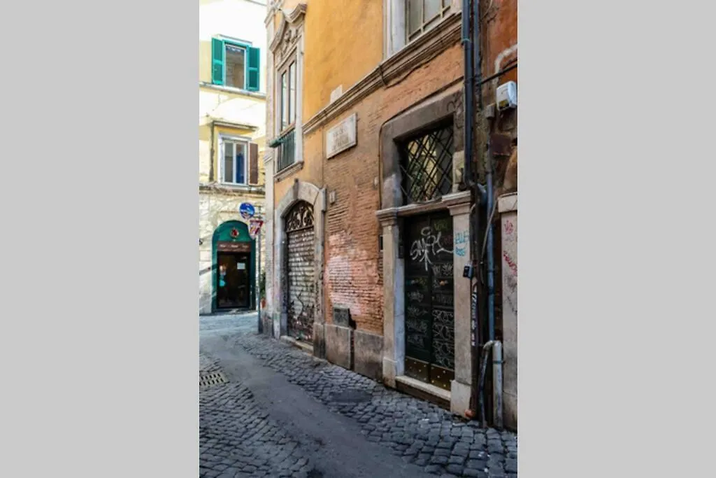 Elegant Trilussa Apartment Rome Italy