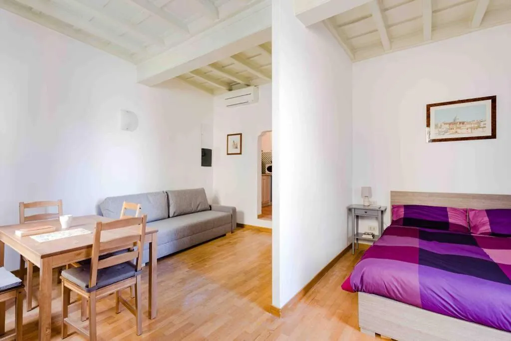 Elegant Trilussa Apartment Rome