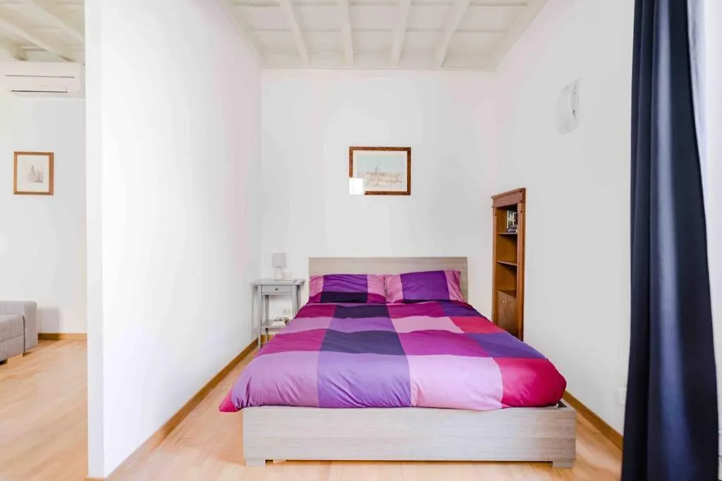 Elegant Trilussa Apartment Rome Italy