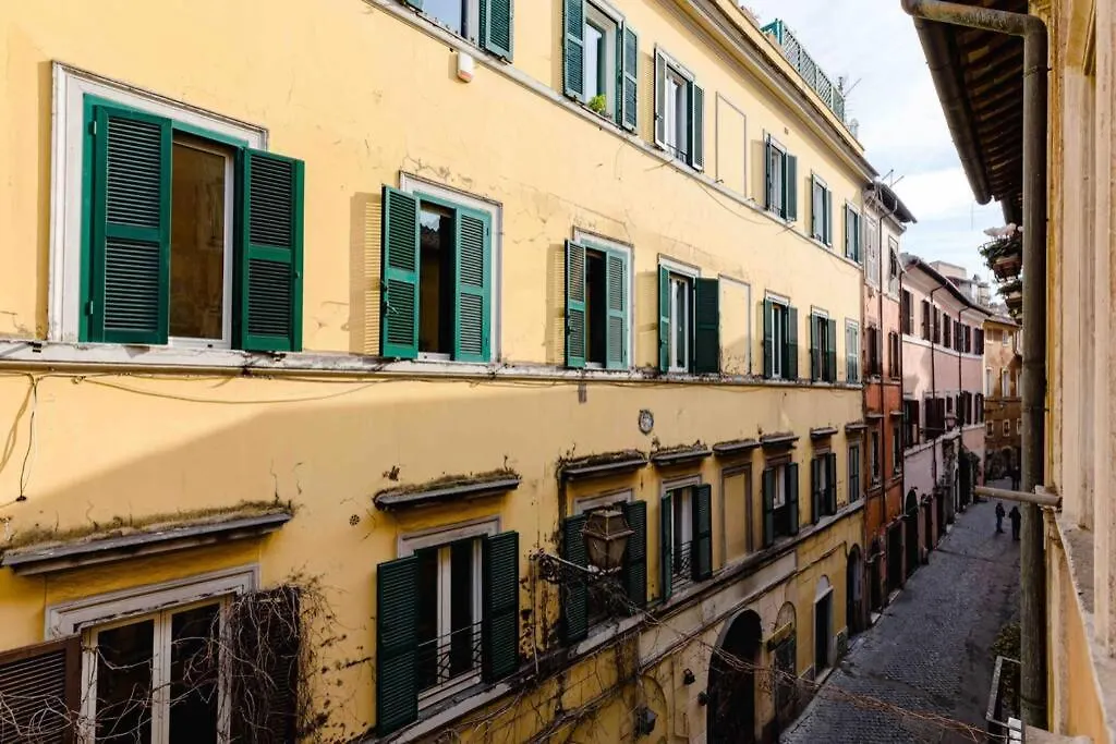 Elegant Trilussa Apartment Rome Italy